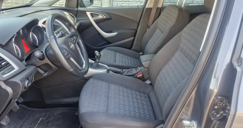Opel Astra cena 32900 przebieg: 128444, rok produkcji 2013 z Gniezno małe 466